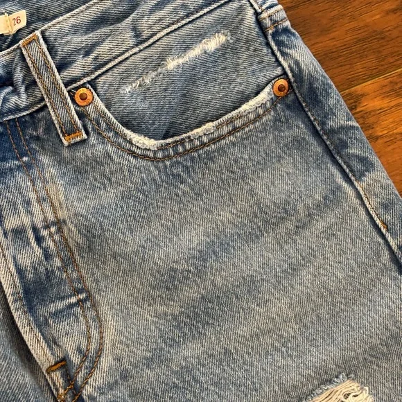 Levis wedgie straight size 26 like new distressed jeans - Picture 4 of 6